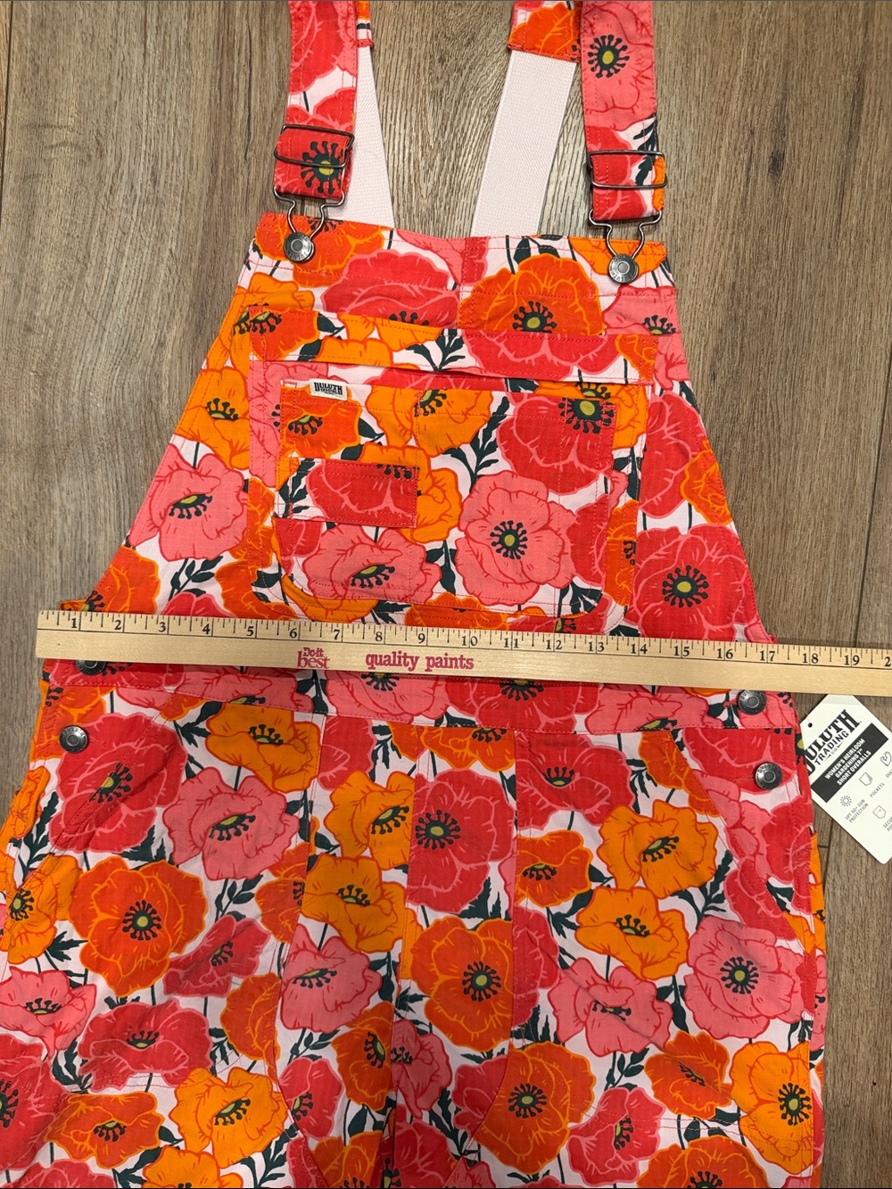 **Duluth Trading Co NWT Women's Heirloom Gardening Shorts POPPIES! Medium Floral - Picture 3 of 5